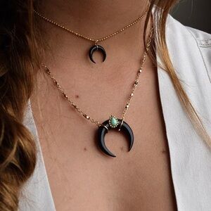 ISO - Lili Claspe Reina Horn Onyx